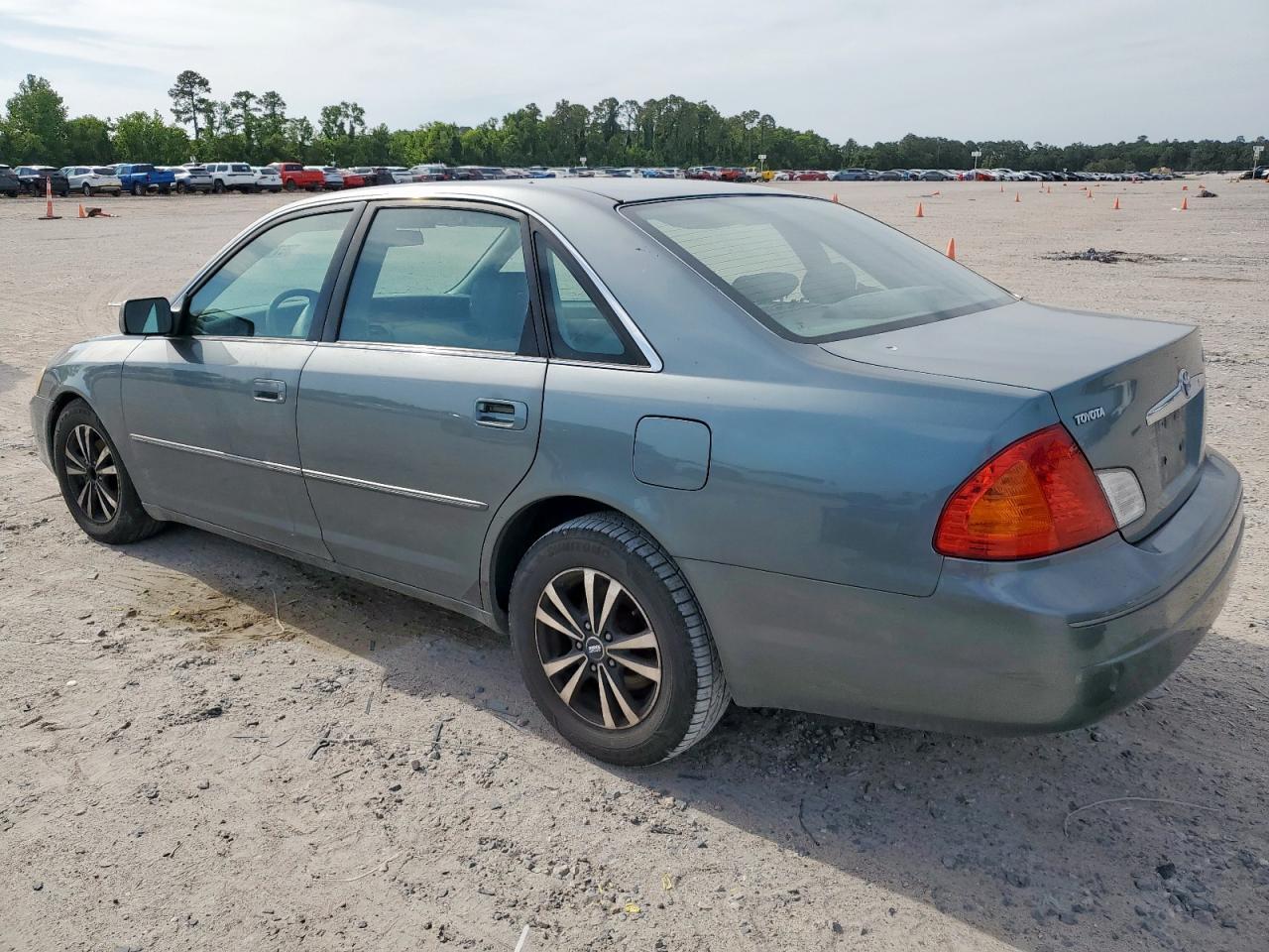 2000 Toyota Avalon Xl - Image 2