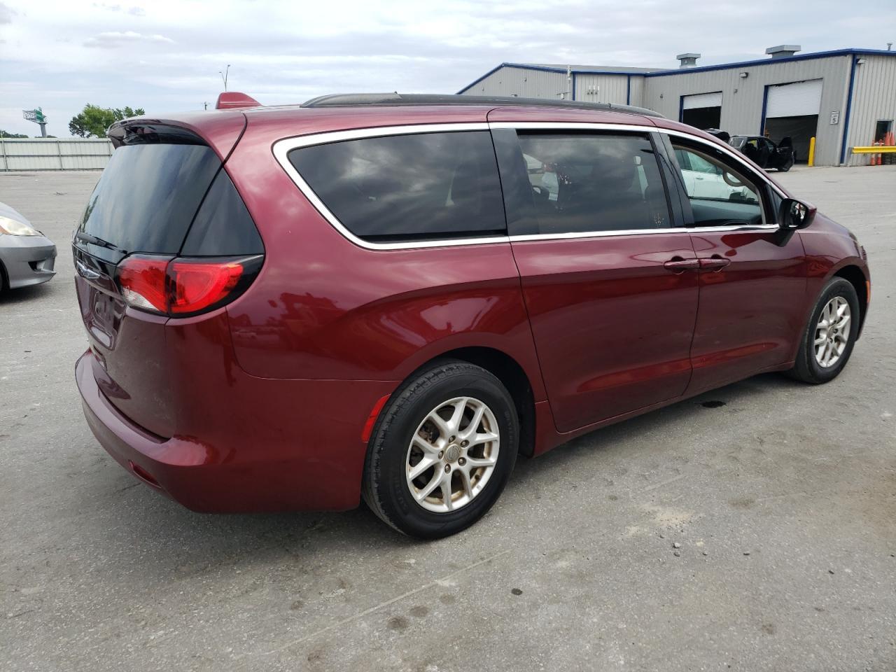 2020 Chrysler Voyager Lxi - Фото 3