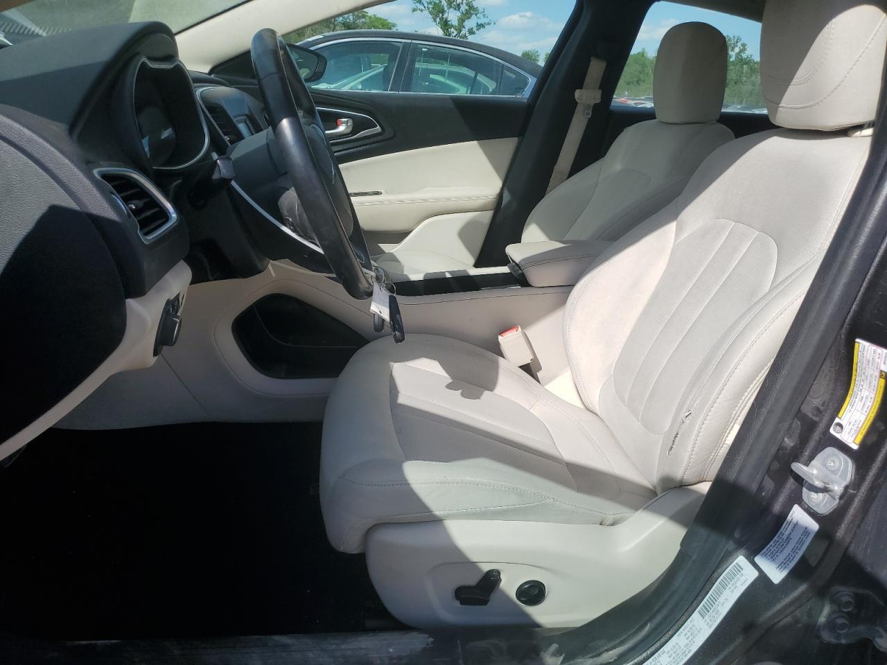 2016 Chrysler 200 Limited - Image 7