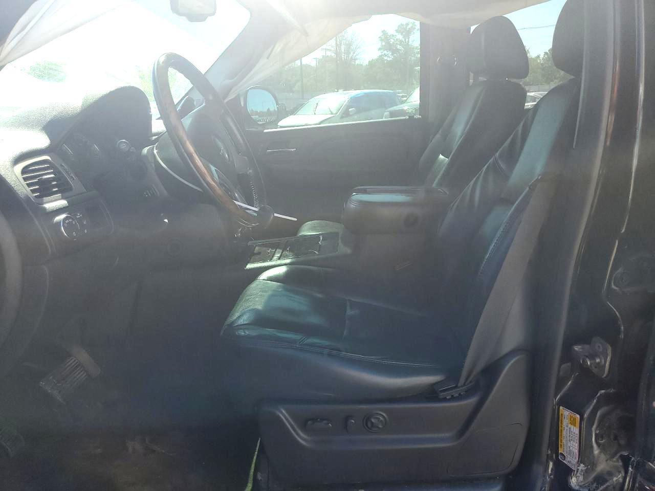 2009 GMC Yukon Denali - Image 7