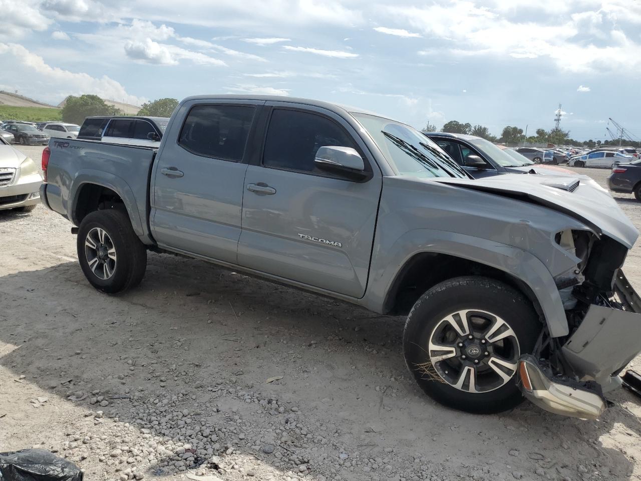2019 Toyota Tacoma Double Cab - Image 4