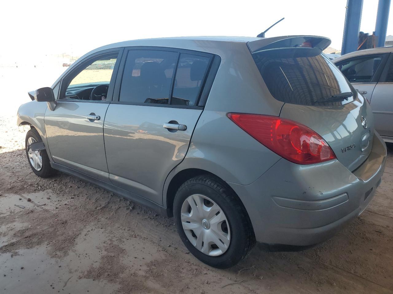 2012 Nissan Versa S - Фото 2