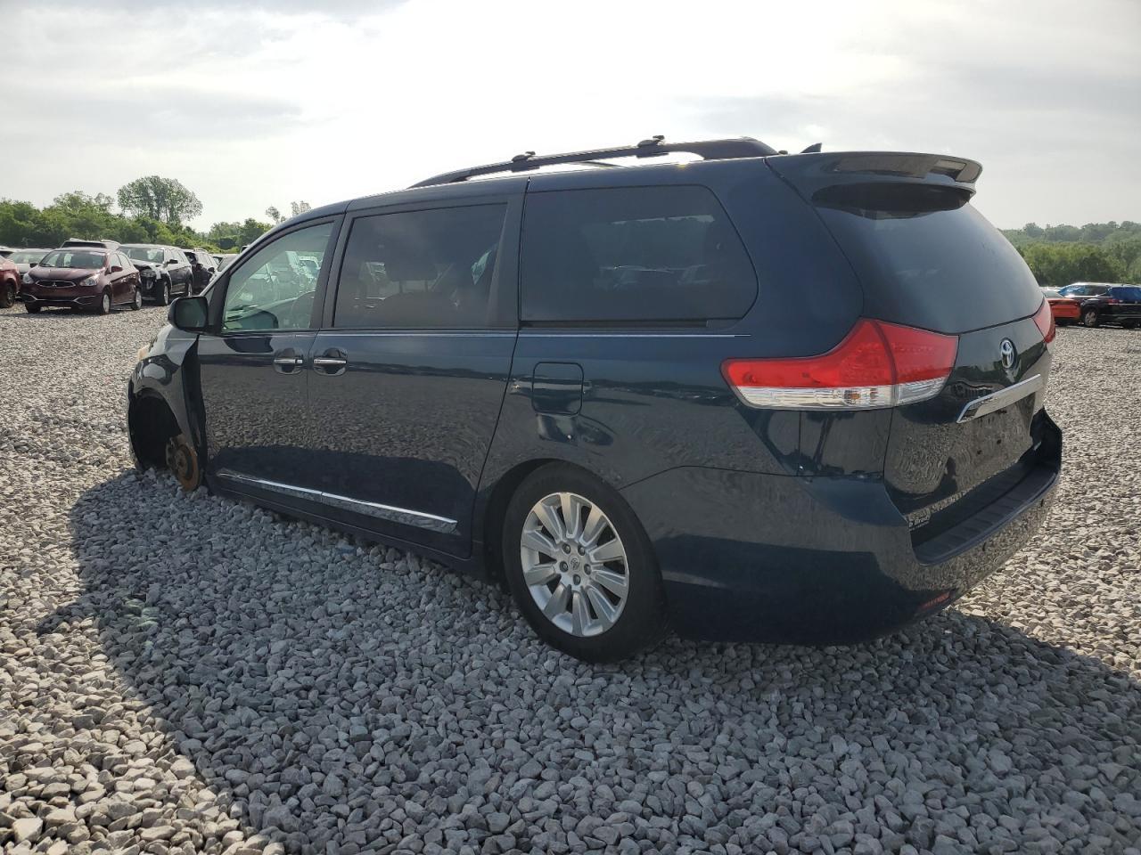 2011 Toyota Sienna Xle - Image 2