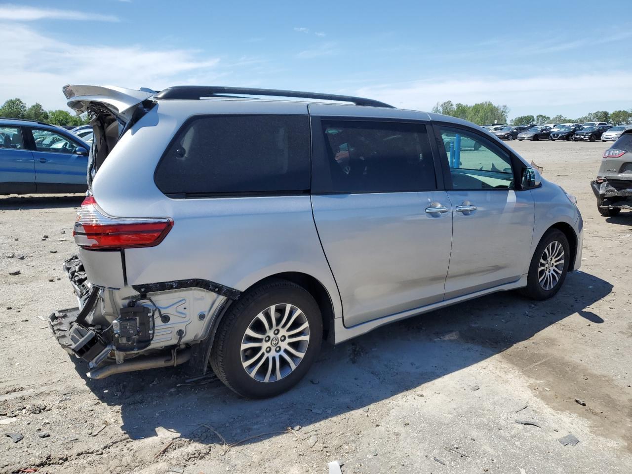 2020 Toyota Sienna Xle 8-Passenger - Фото 3