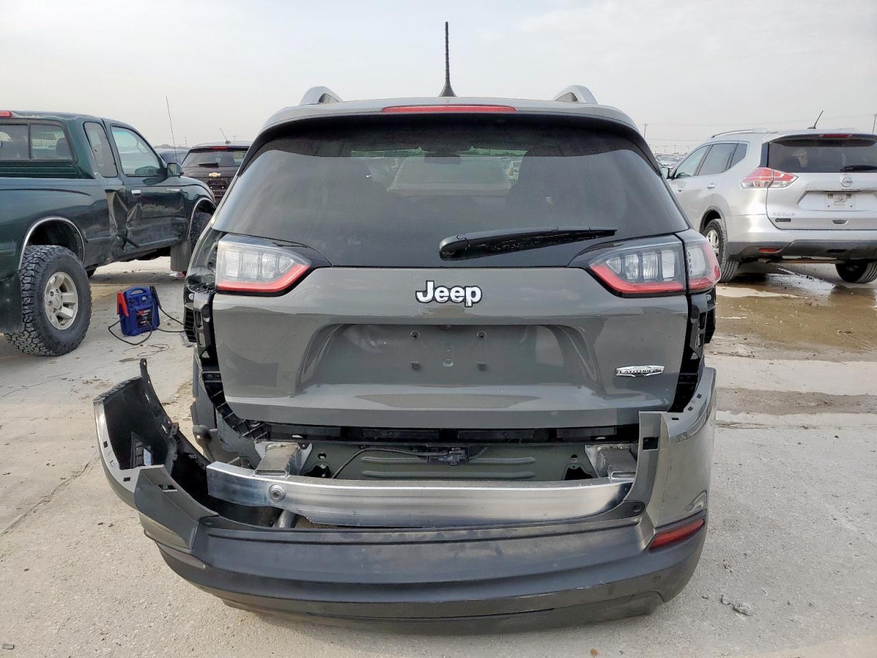 2020 Jeep Cherokee Latitude Plus - Image 6