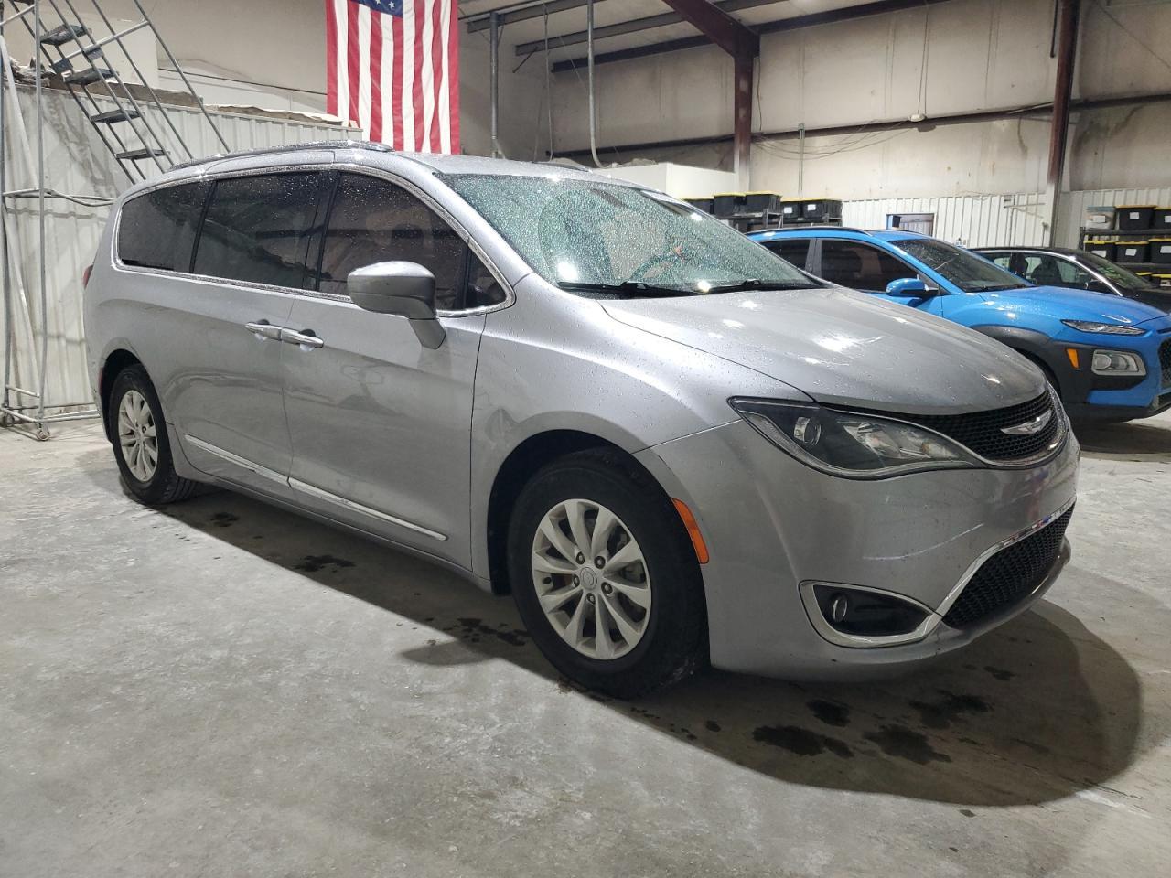 2018 Chrysler Pacifica Touring L - Image 4