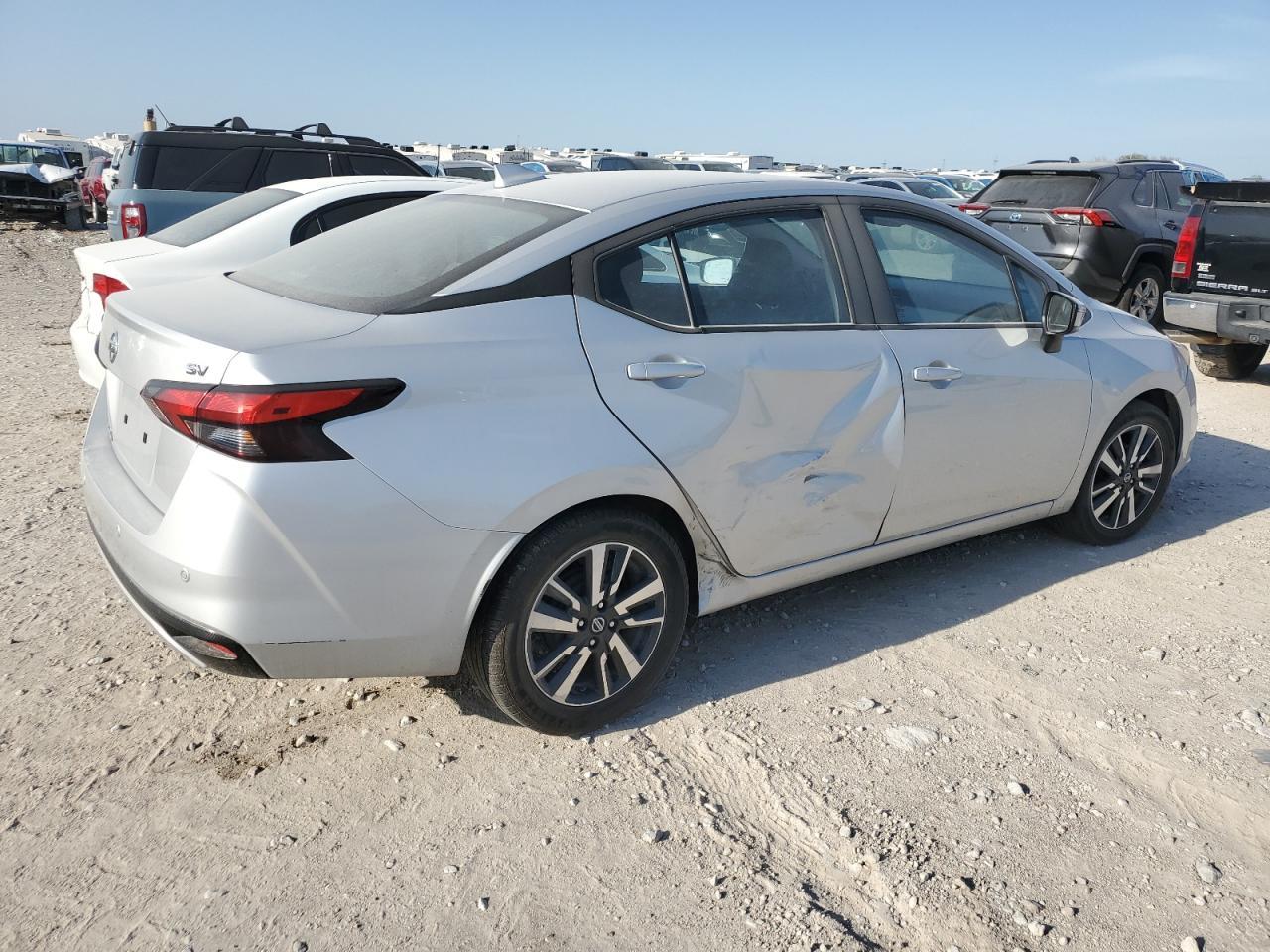 2021 Nissan Versa Sv - Image 3