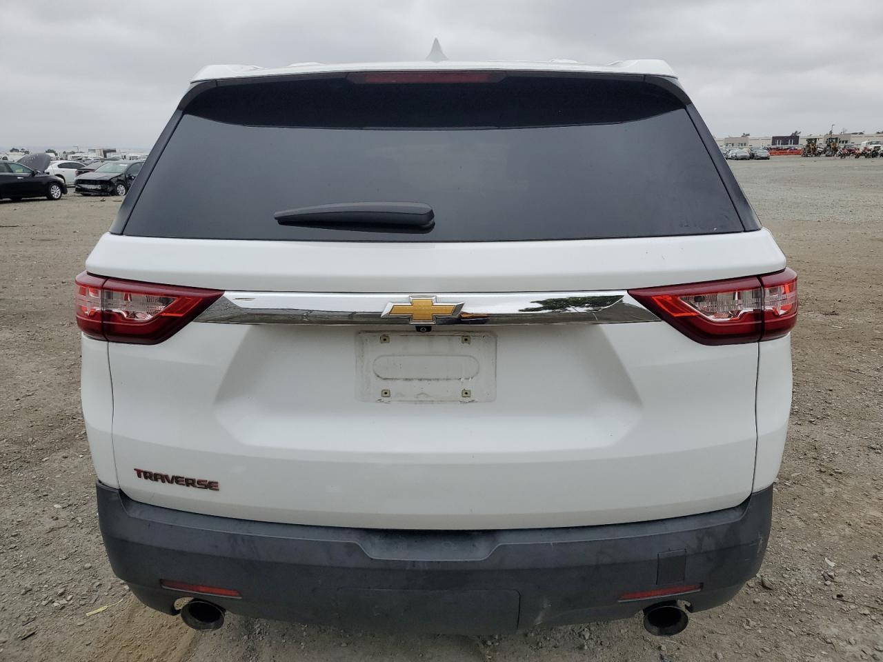2020 Chev Traverse Ls - Фото 6