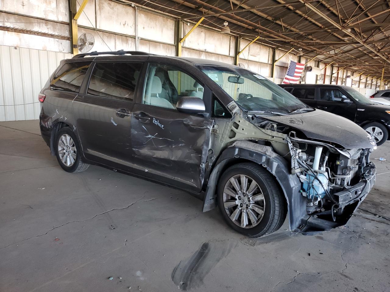 2017 Toyota Sienna Le - Фото 4