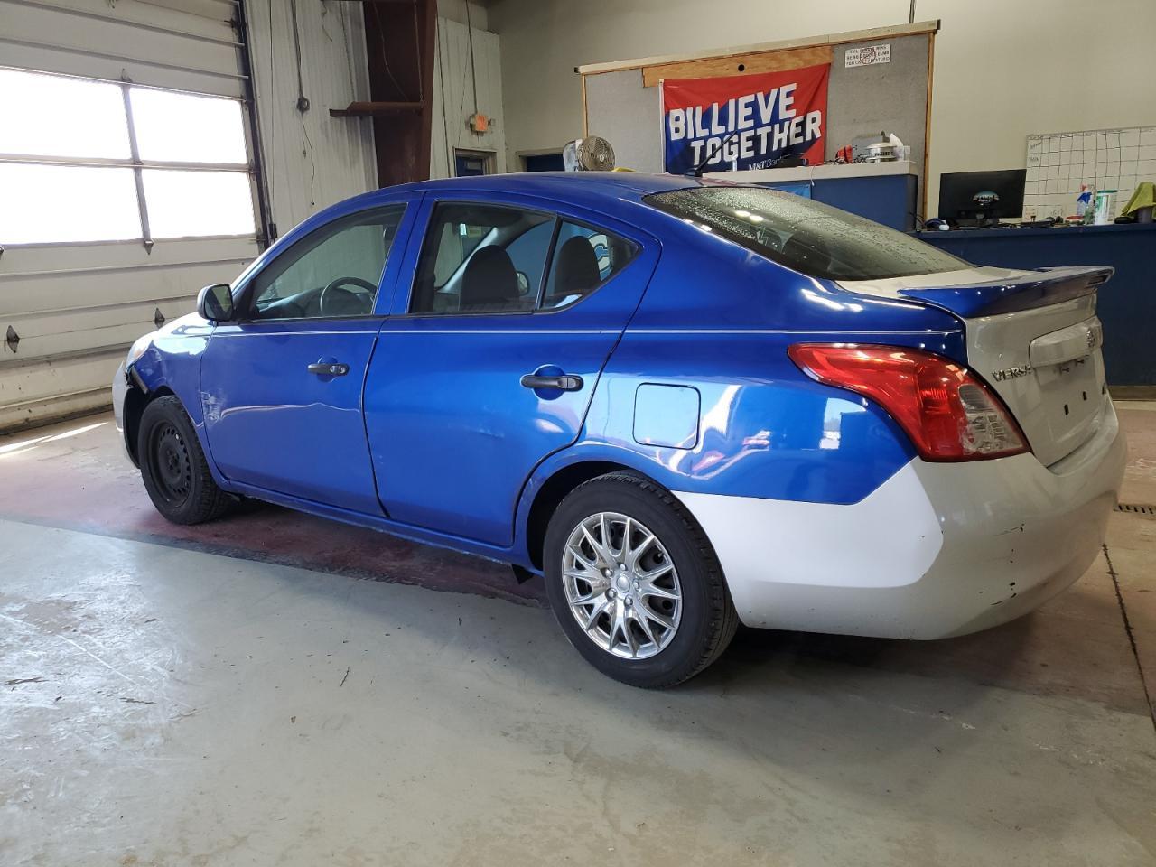 2013 Nissan Versa S - Фото 2