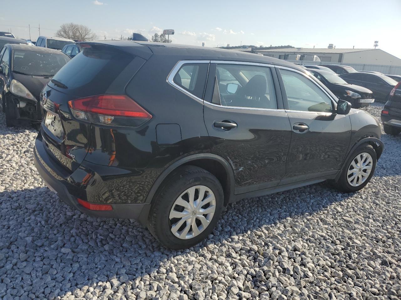 2017 Nissan Rogue S - Фото 3