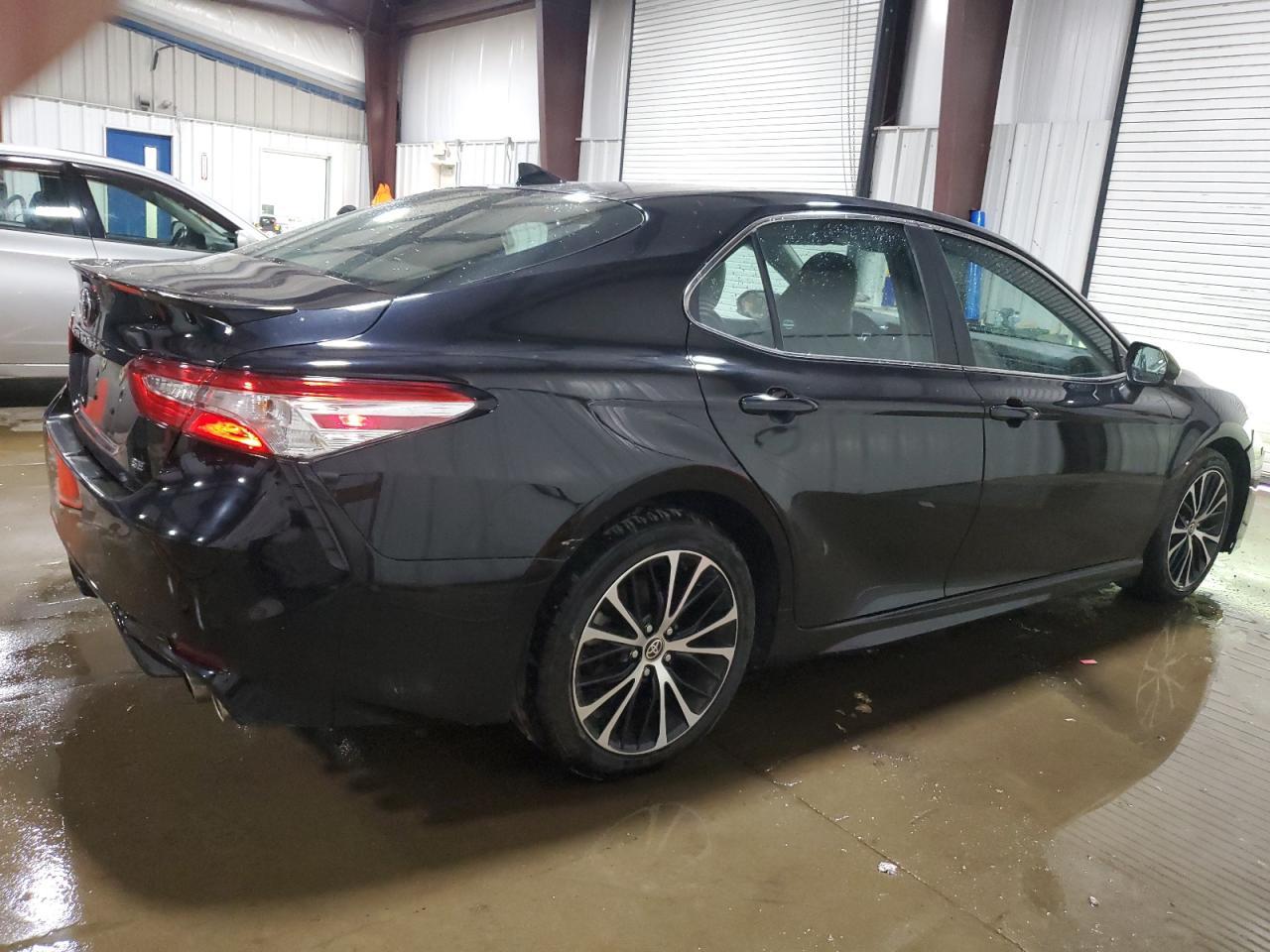 2020 Toyota Camry Se - Image 3