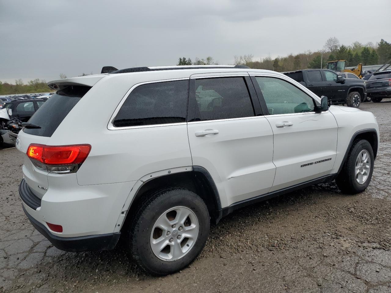 2017 Jeep Grand Cherokee Laredo - Image 3