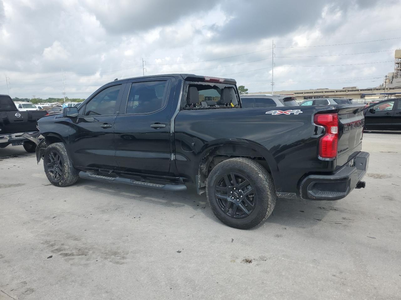 2022 Chevrolet Silverado K1500 Custom - Фото 2