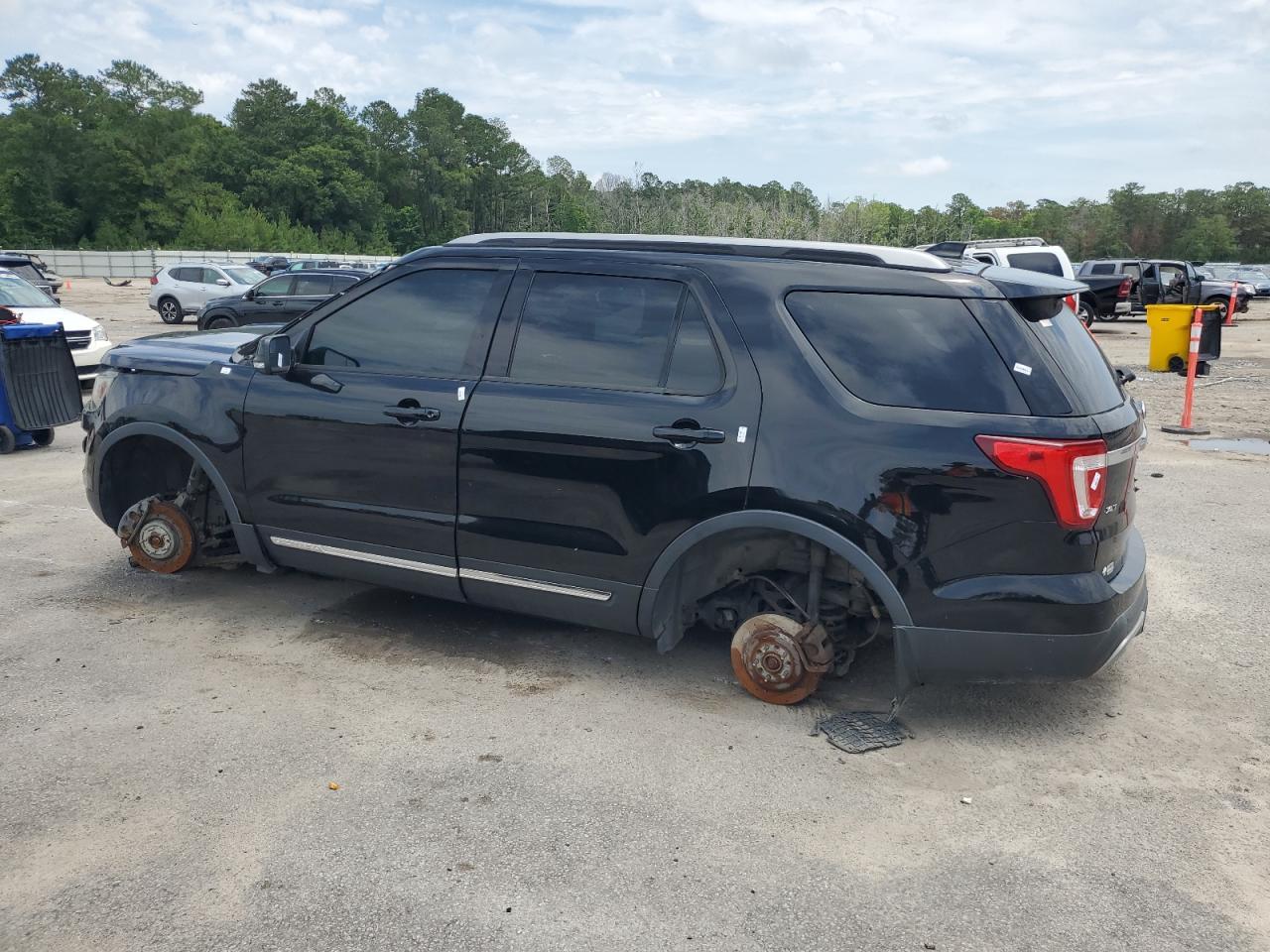 2016 Ford Explorer Xlt - Фото 2