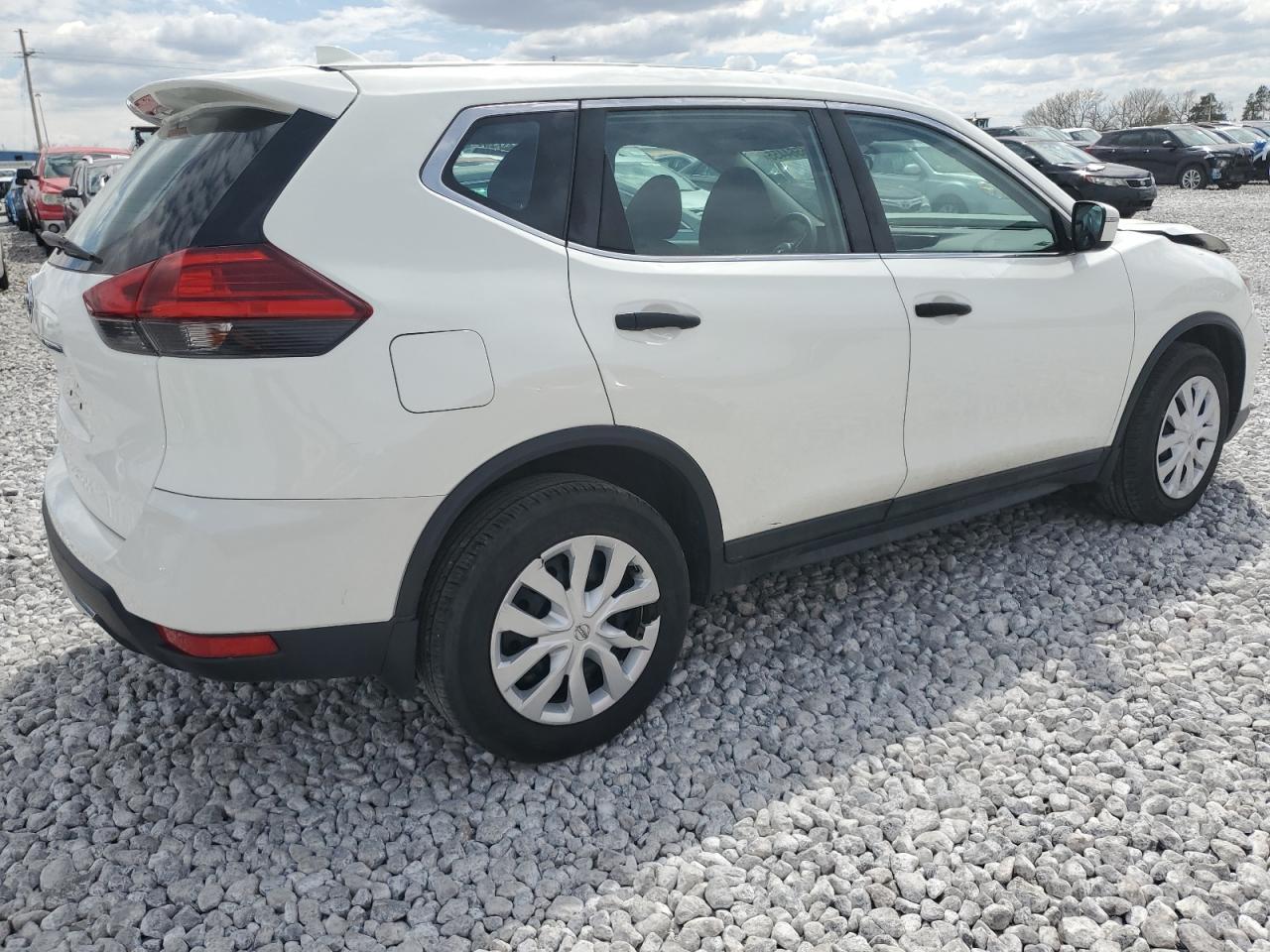 2017 Nissan Rogue S - Фото 3