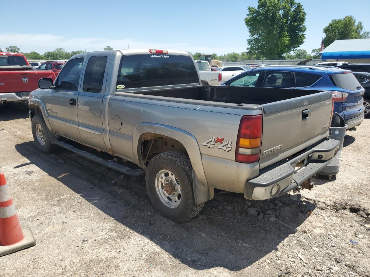 2003 GMC Sierra K2500 Heavy Duty - Фото 2