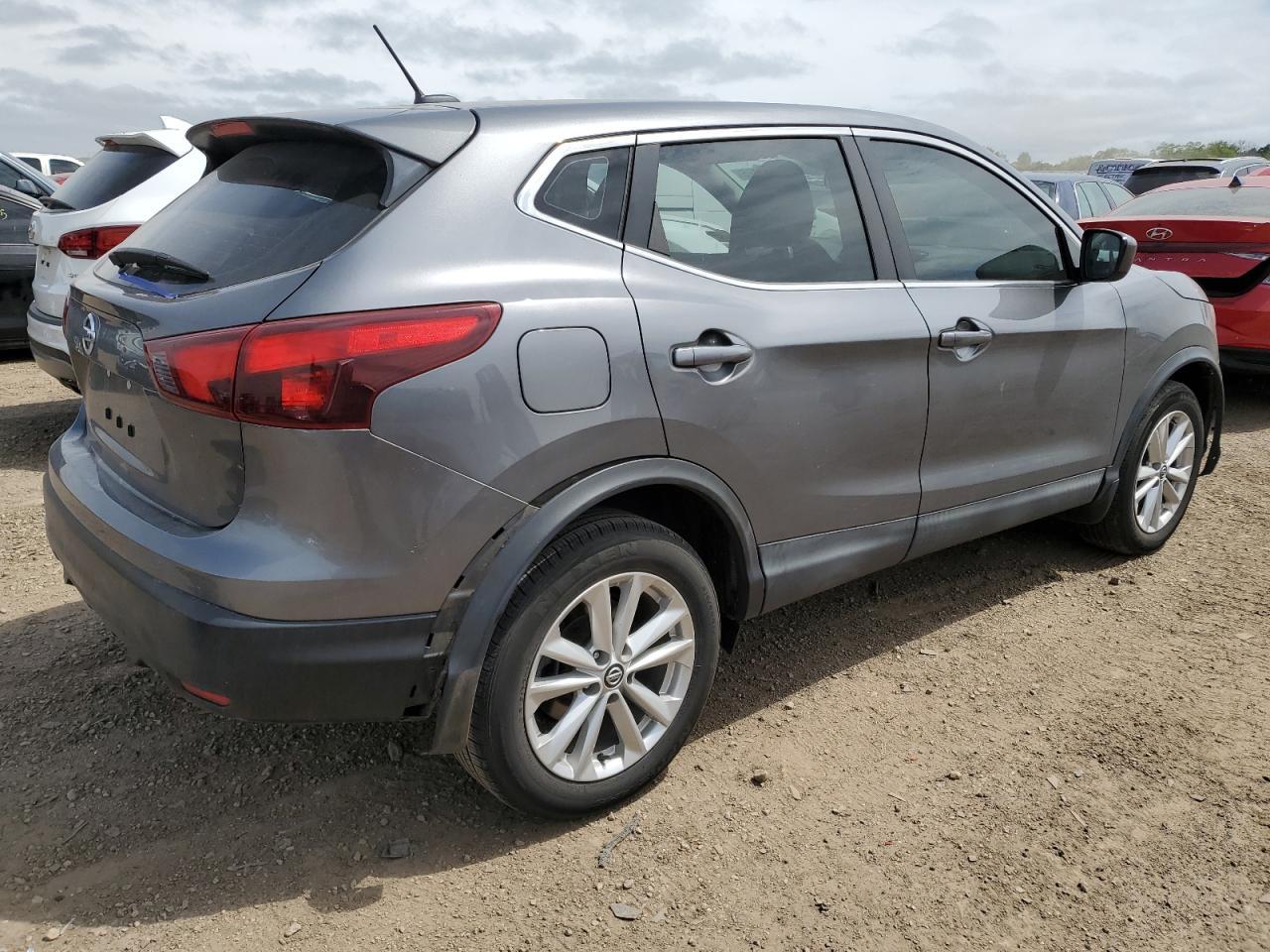 2019 Nissan Rogue Sport S - Image 3