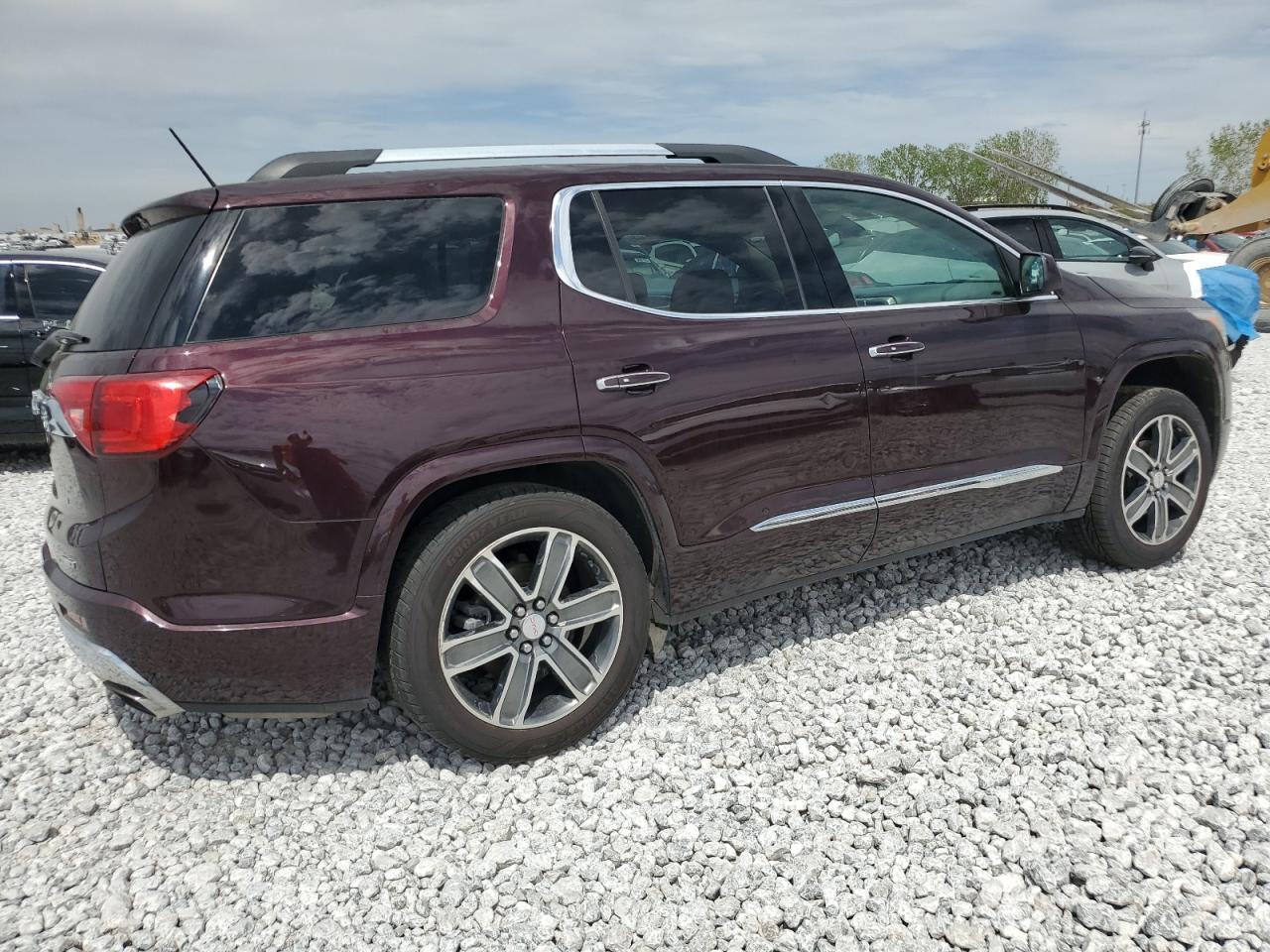 2017 GMC Acadia Denali - Фото 3