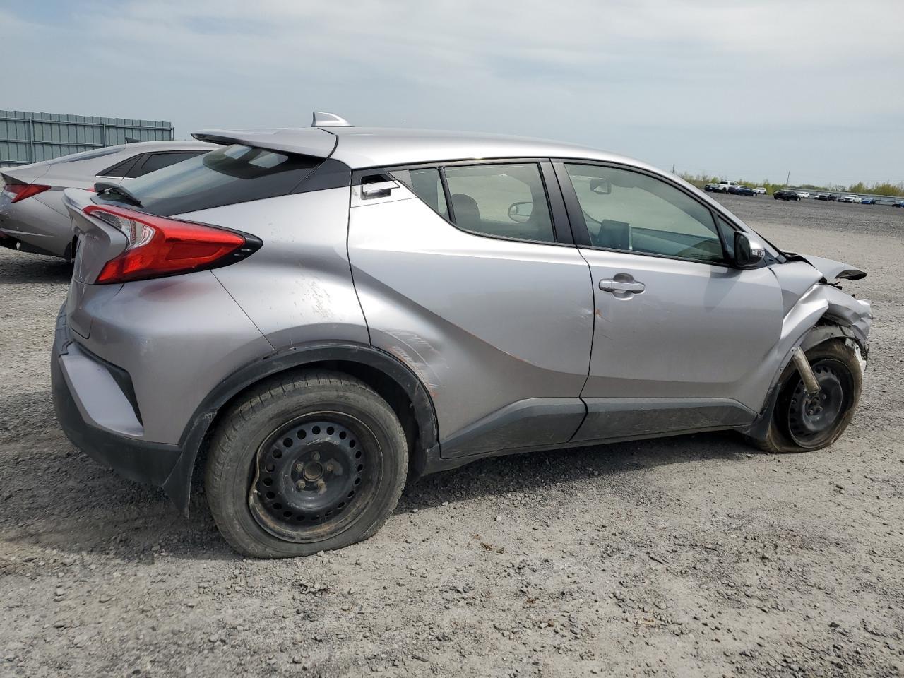 2019 Toyota C-Hr Xle - Image 3