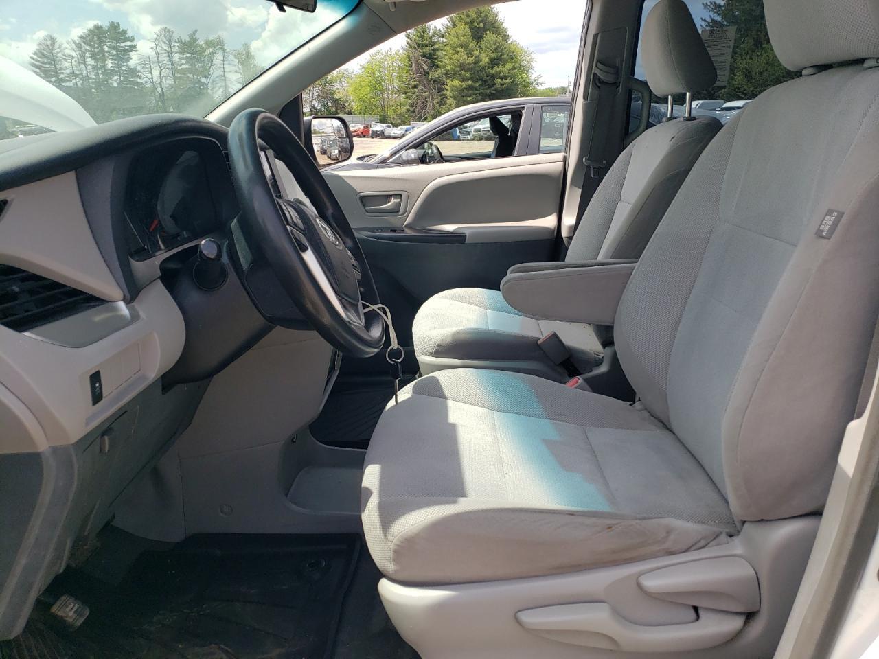 2017 Toyota Sienna - Фото 7