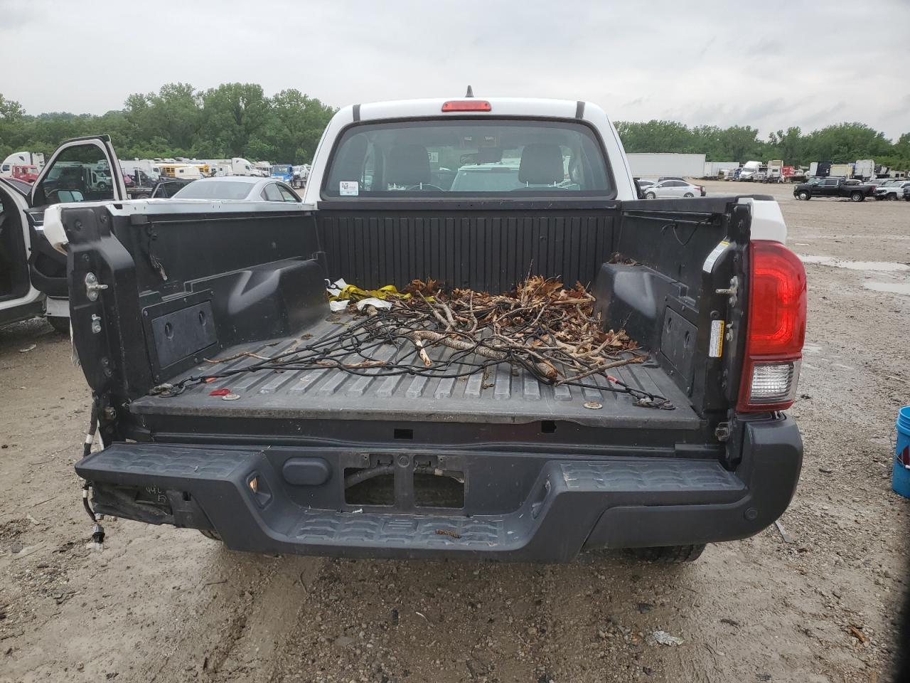 2018 Toyota Tacoma Access Cab - Image 6