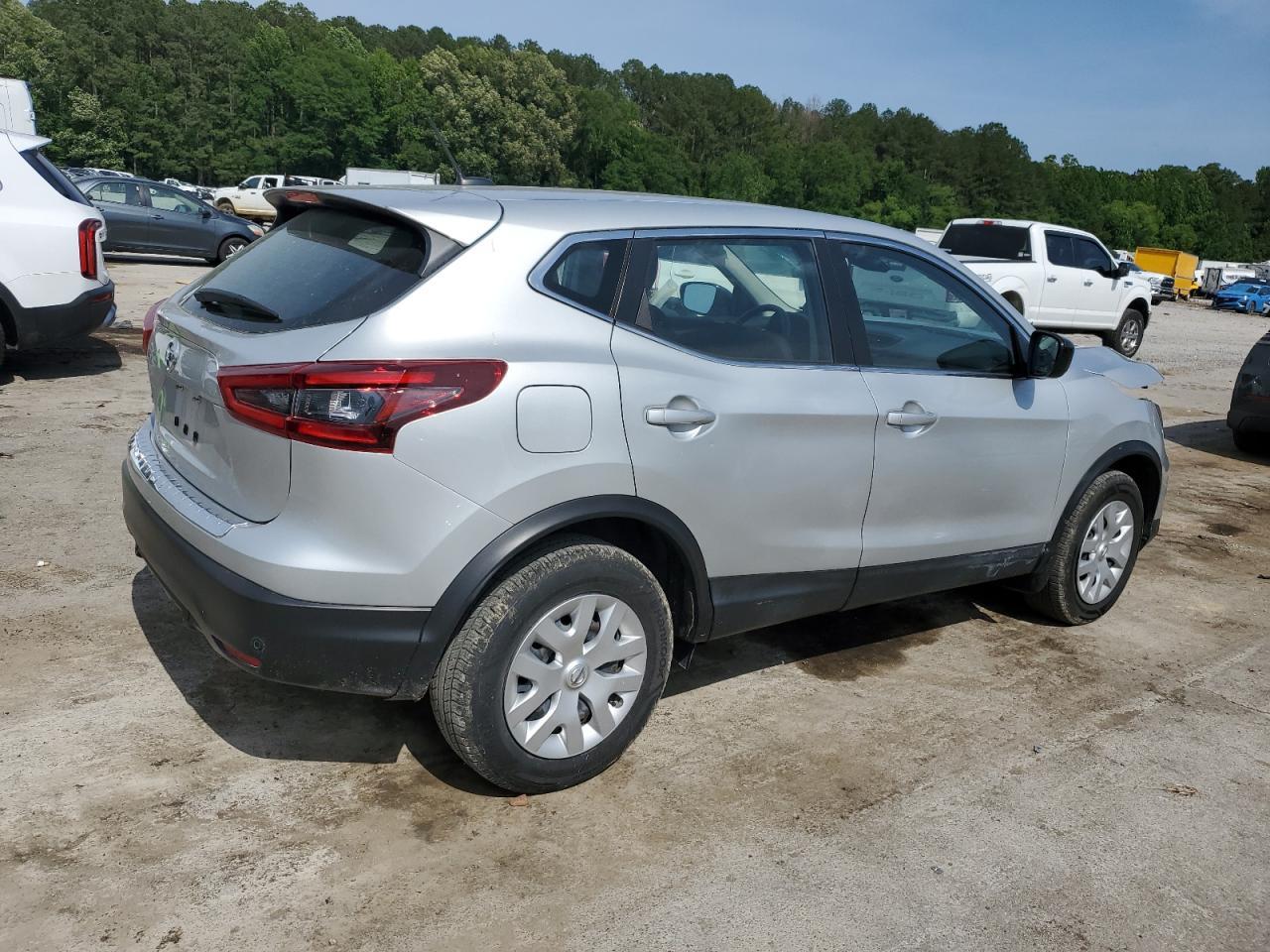 2020 Nissan Rogue Sport S - Image 3