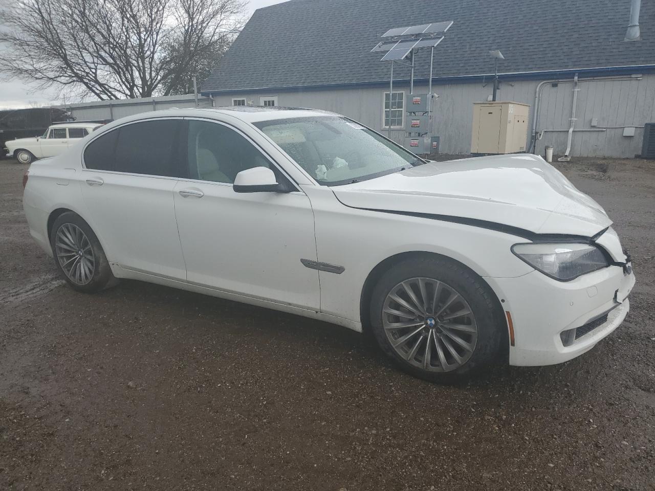 2012 BMW 750 Xi - Image 4