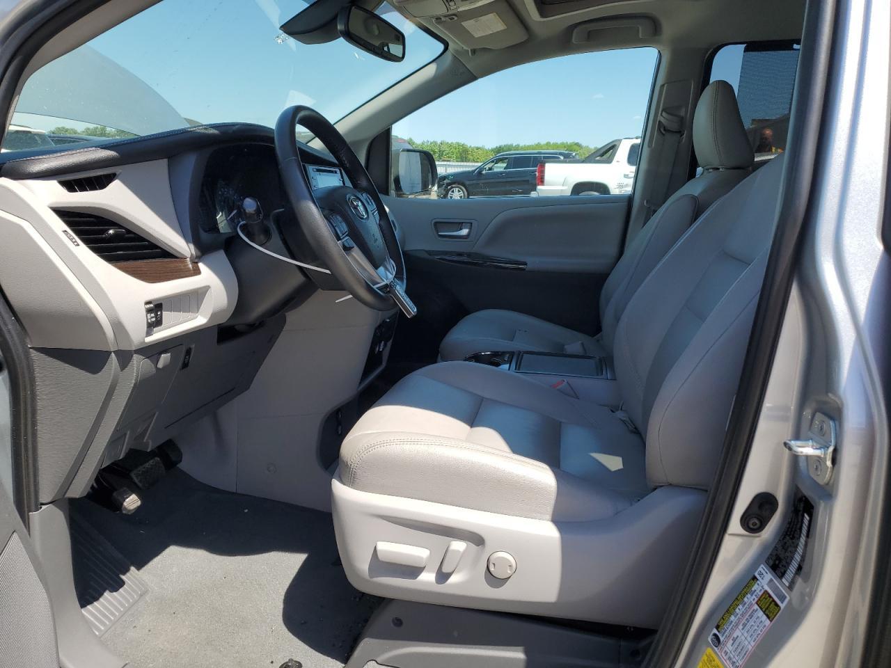 2020 Toyota Sienna Xle 8-Passenger - Фото 7