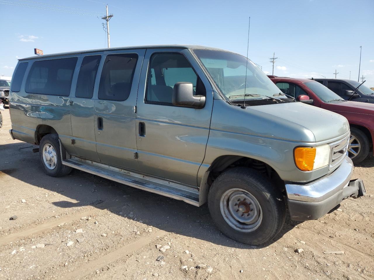 2006 Ford Econoline E350 Super Duty Wagon - Image 4