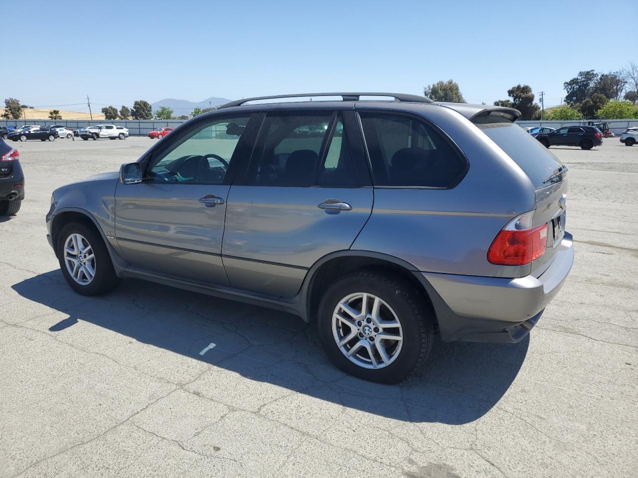 2005 BMW X5 3.0I - Фото 2