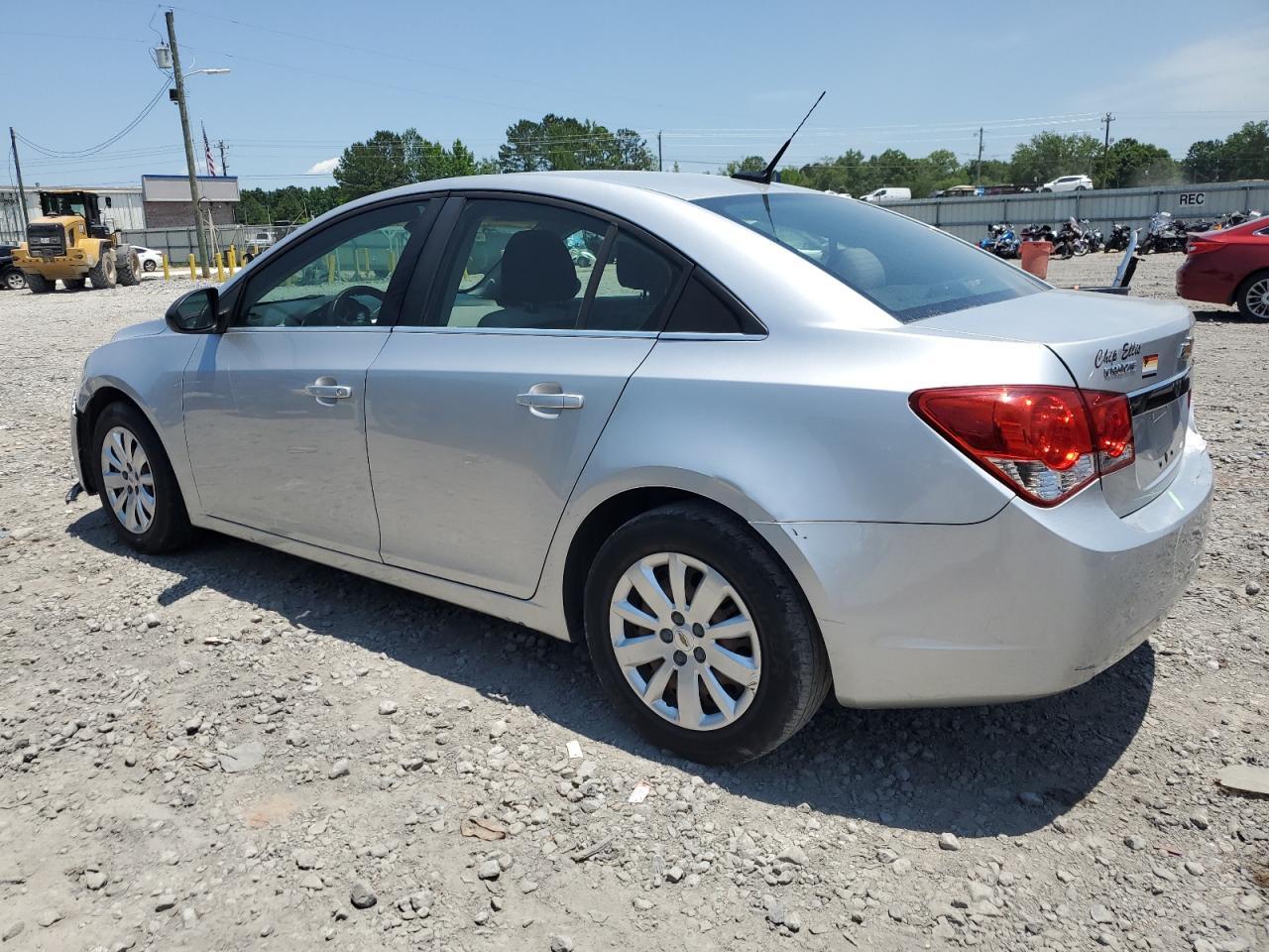 2011 Chevrolet Cruze Ls - Image 2