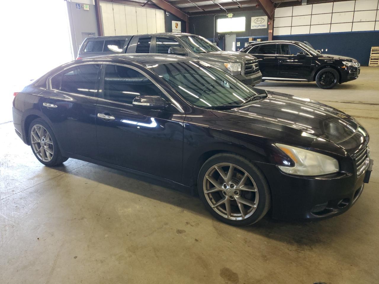 2010 Nissan Maxima S - Image 4