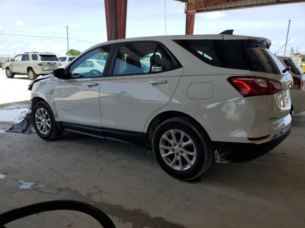 2020 Chevrolet Equinox Ls - Фото 2