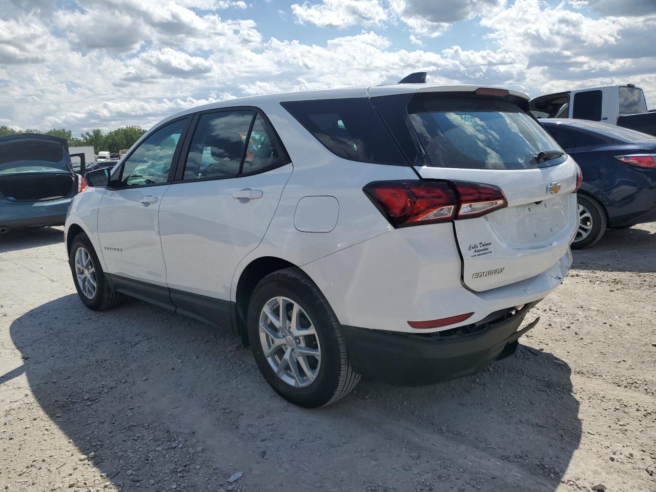 2022 Chevrolet Equinox Ls - Image 2