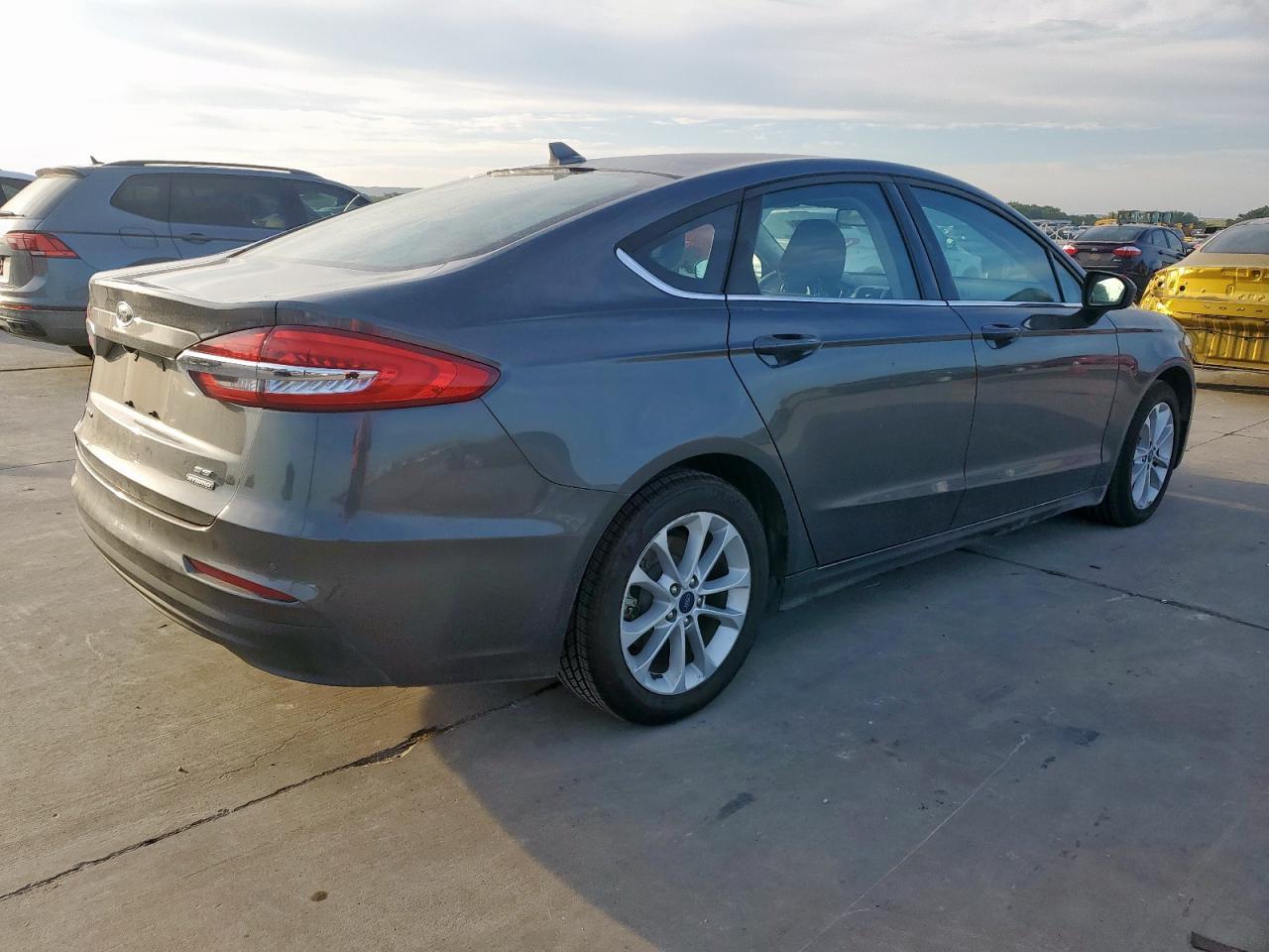 2020 Ford Fusion Se - Image 3
