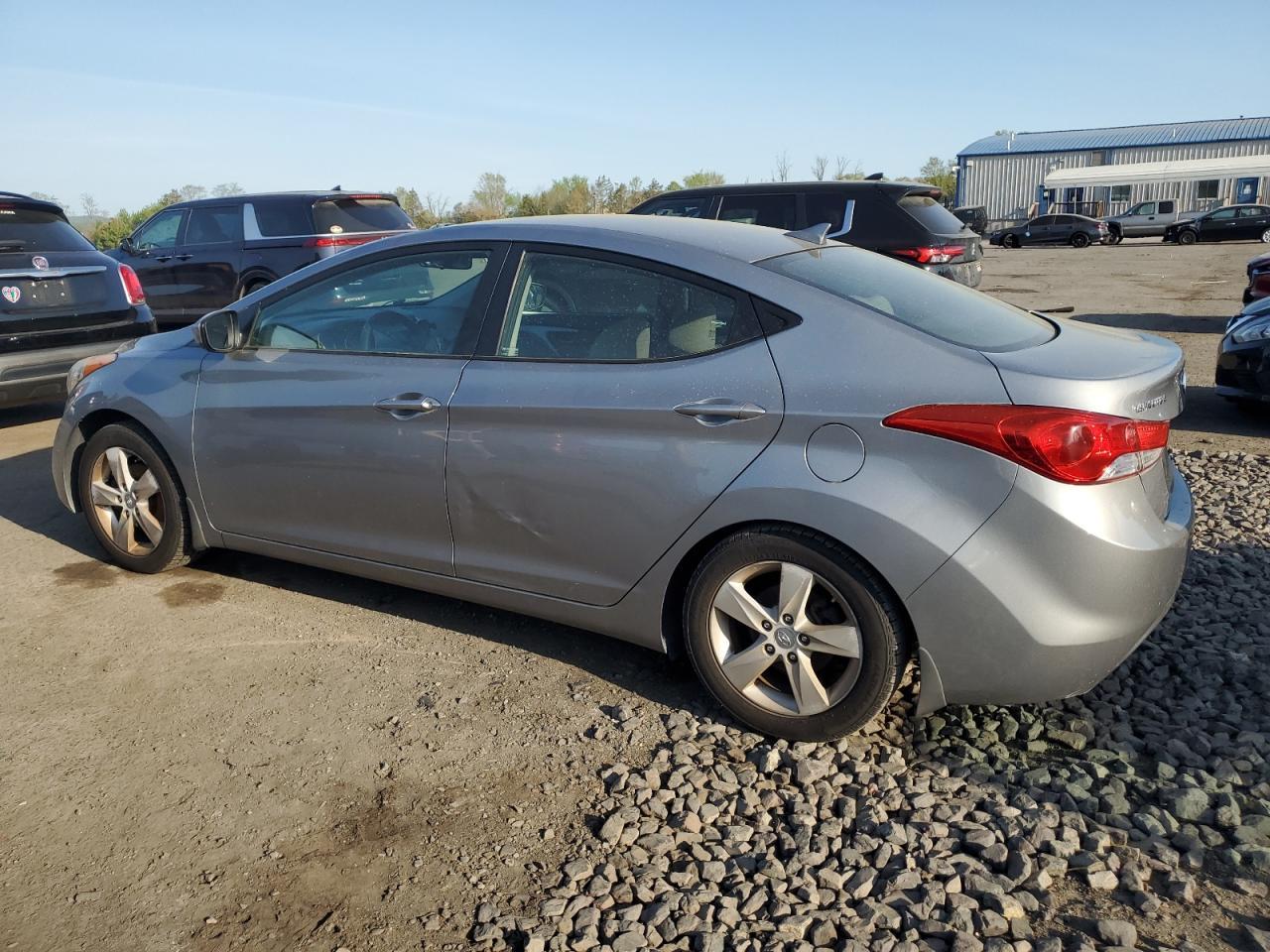 2013 Hyundai Elantra - Image 2