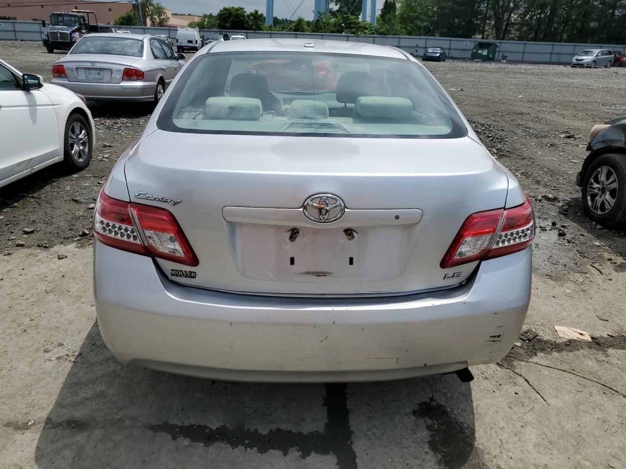2011 Toyota Camry Base - Фото 6