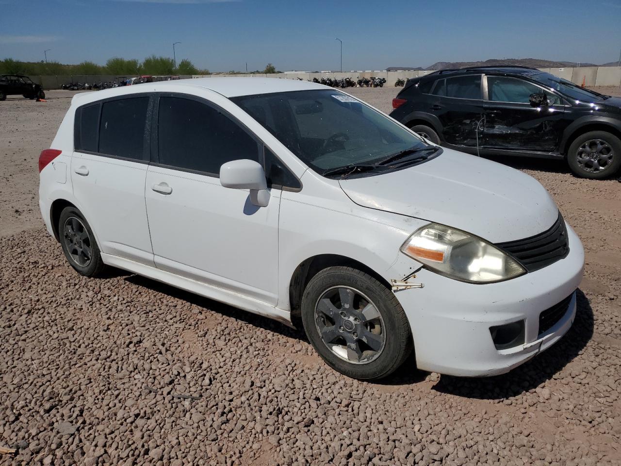 2011 Nissan Versa S - Фото 4