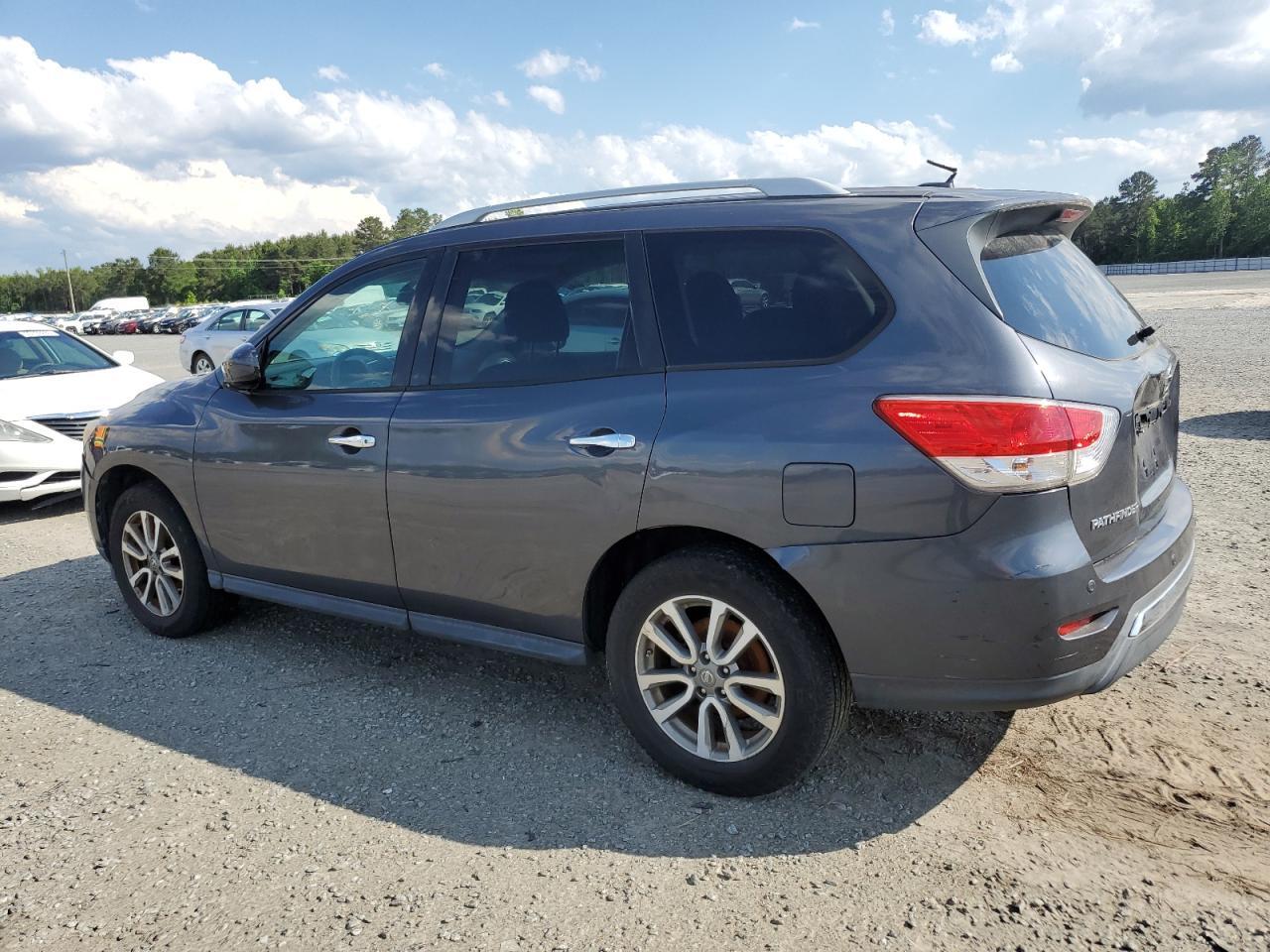 2013 Nissan Pathfinder S - Image 2