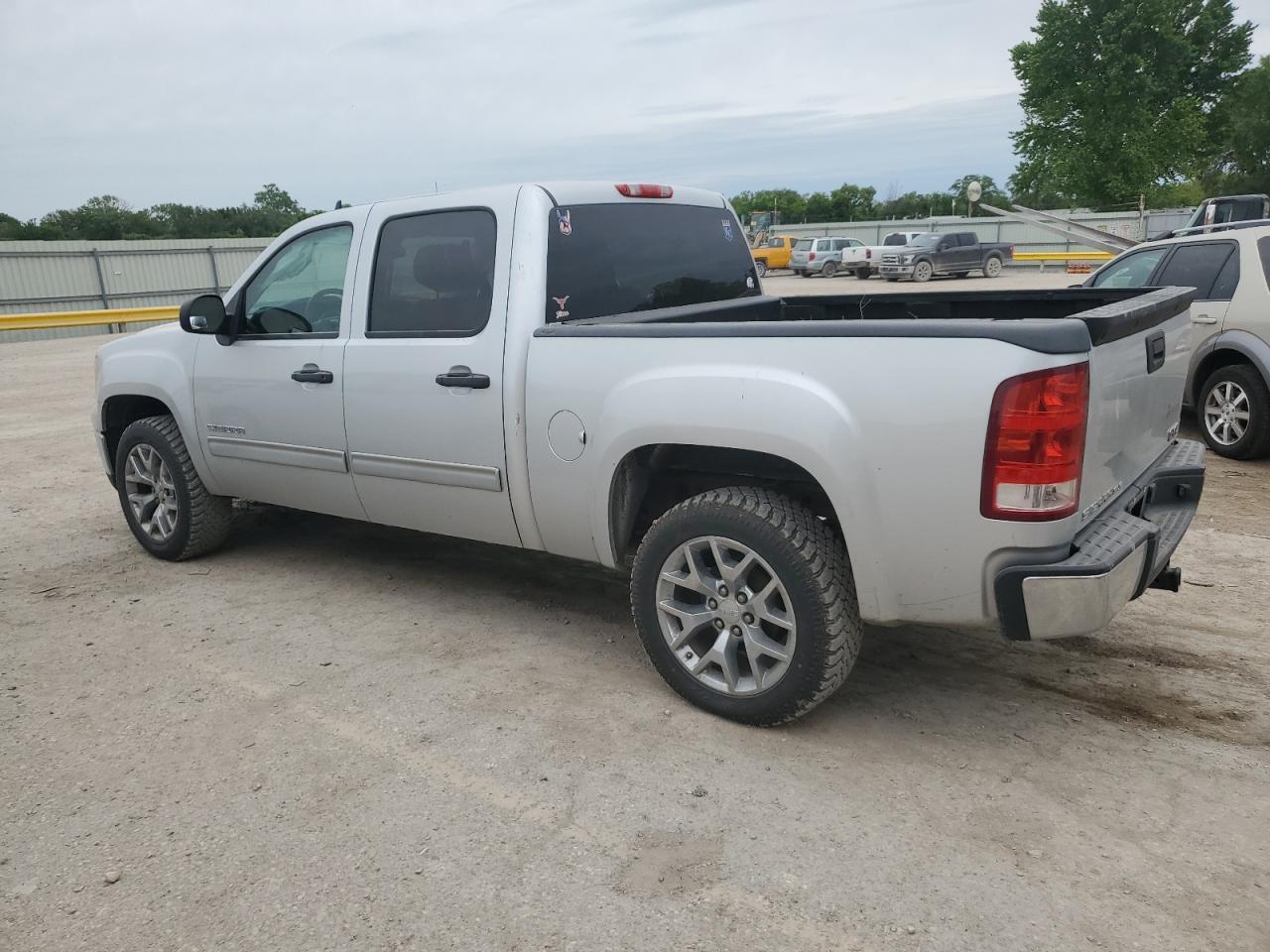 2013 GMC Sierra C1500 Sle - Image 2