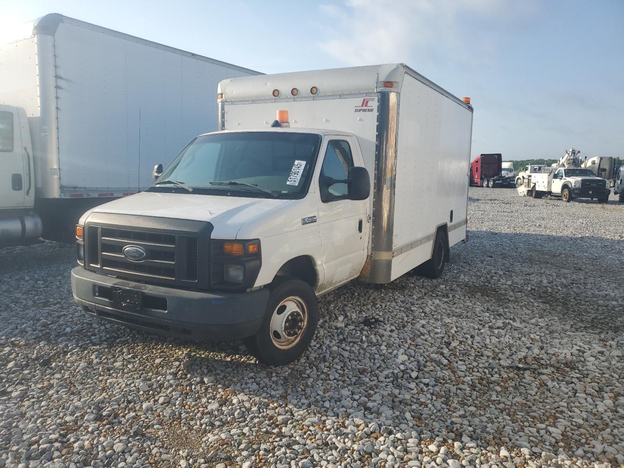 2008 Ford Econoline E450 Super Duty Cutaway Van