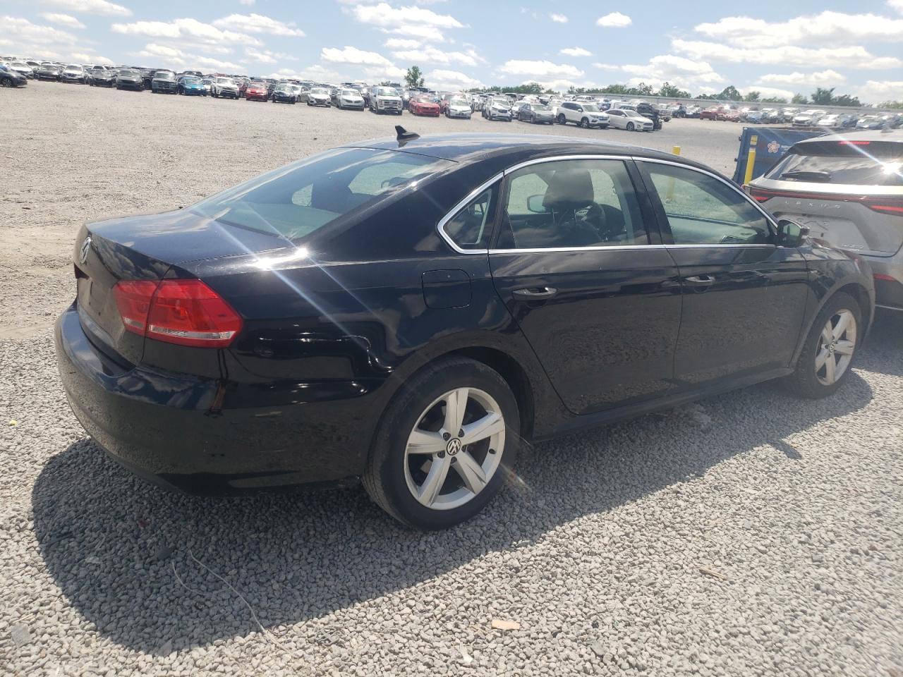 2015 Volkswagen Passat S - Фото 3