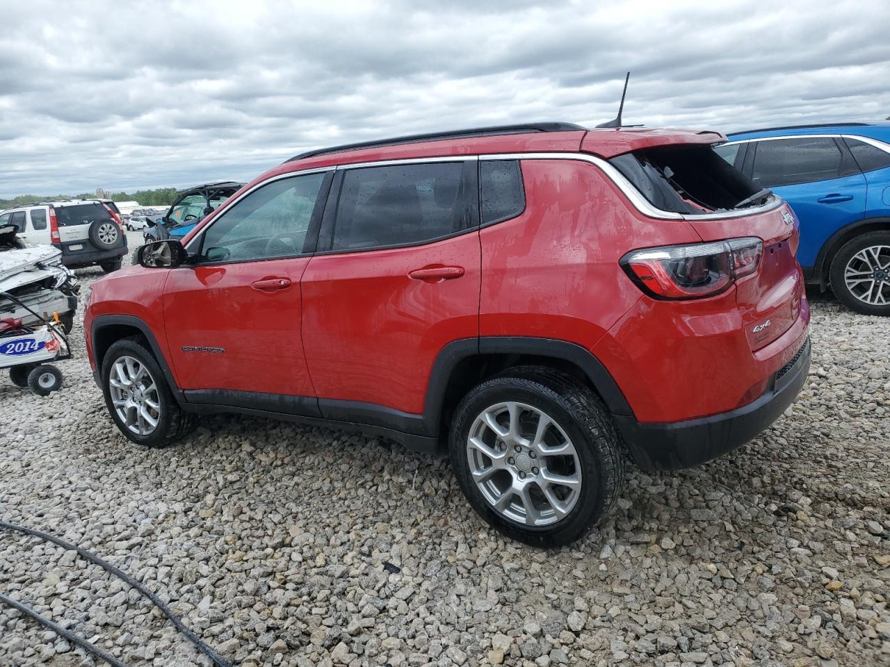 2023 Jeep Compass Latitude Lux - Image 2