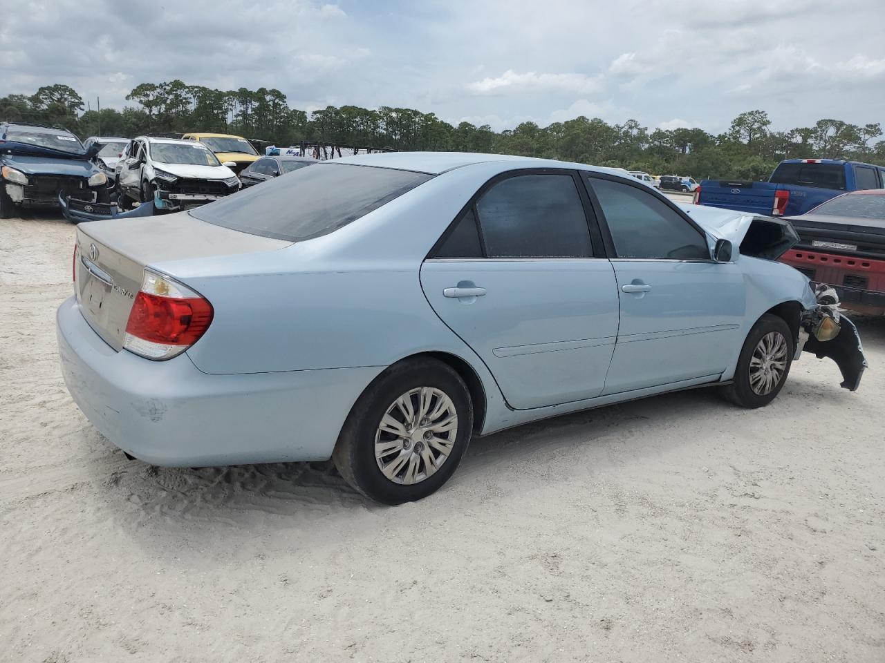 2005 Toyota Camry Le - Фото 3