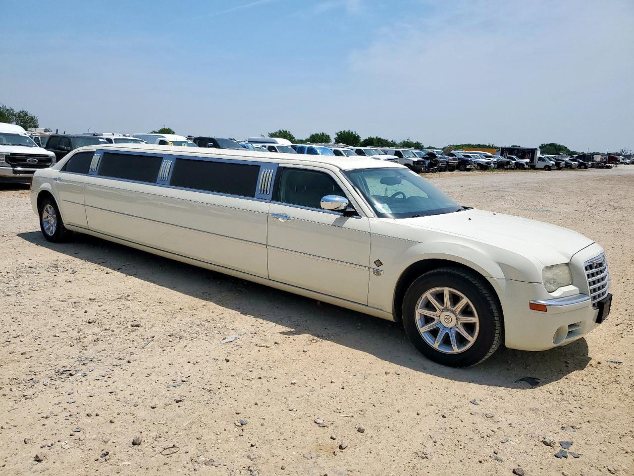 2006 Chrysler 300C - Image 4