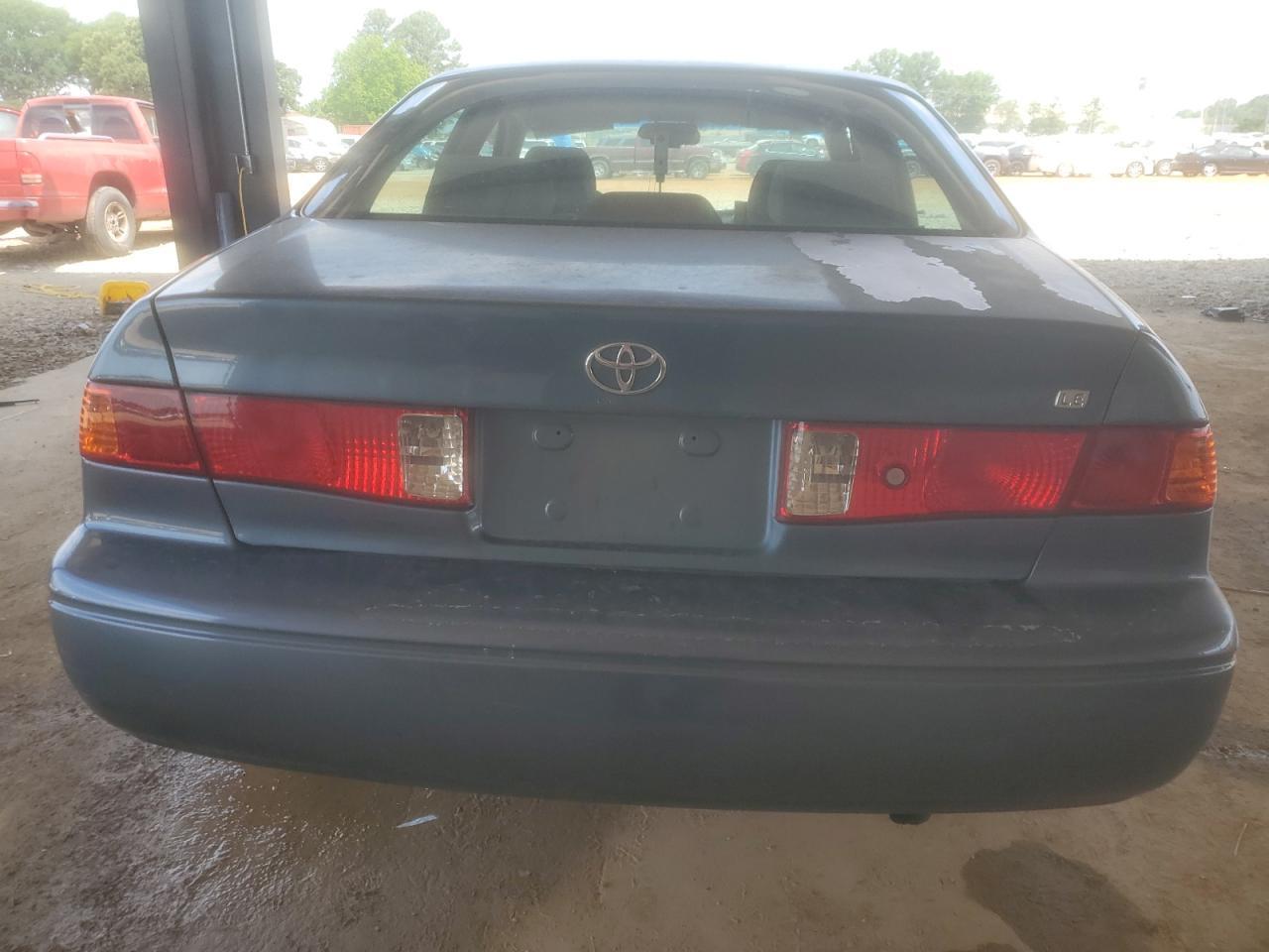 2001 Toyota Camry Ce - Фото 6
