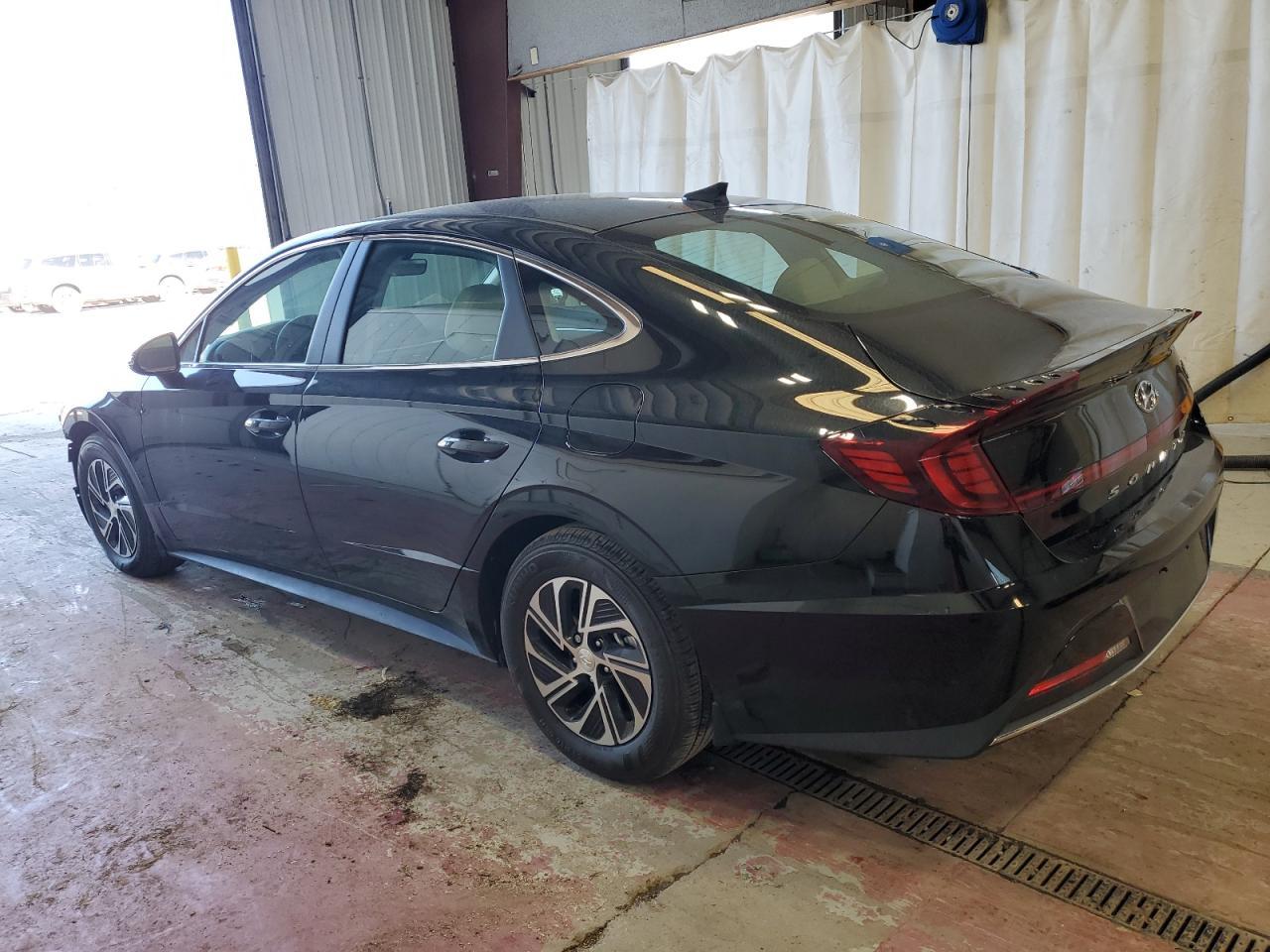 2023 Hyundai Sonata Hybrid - Image 2