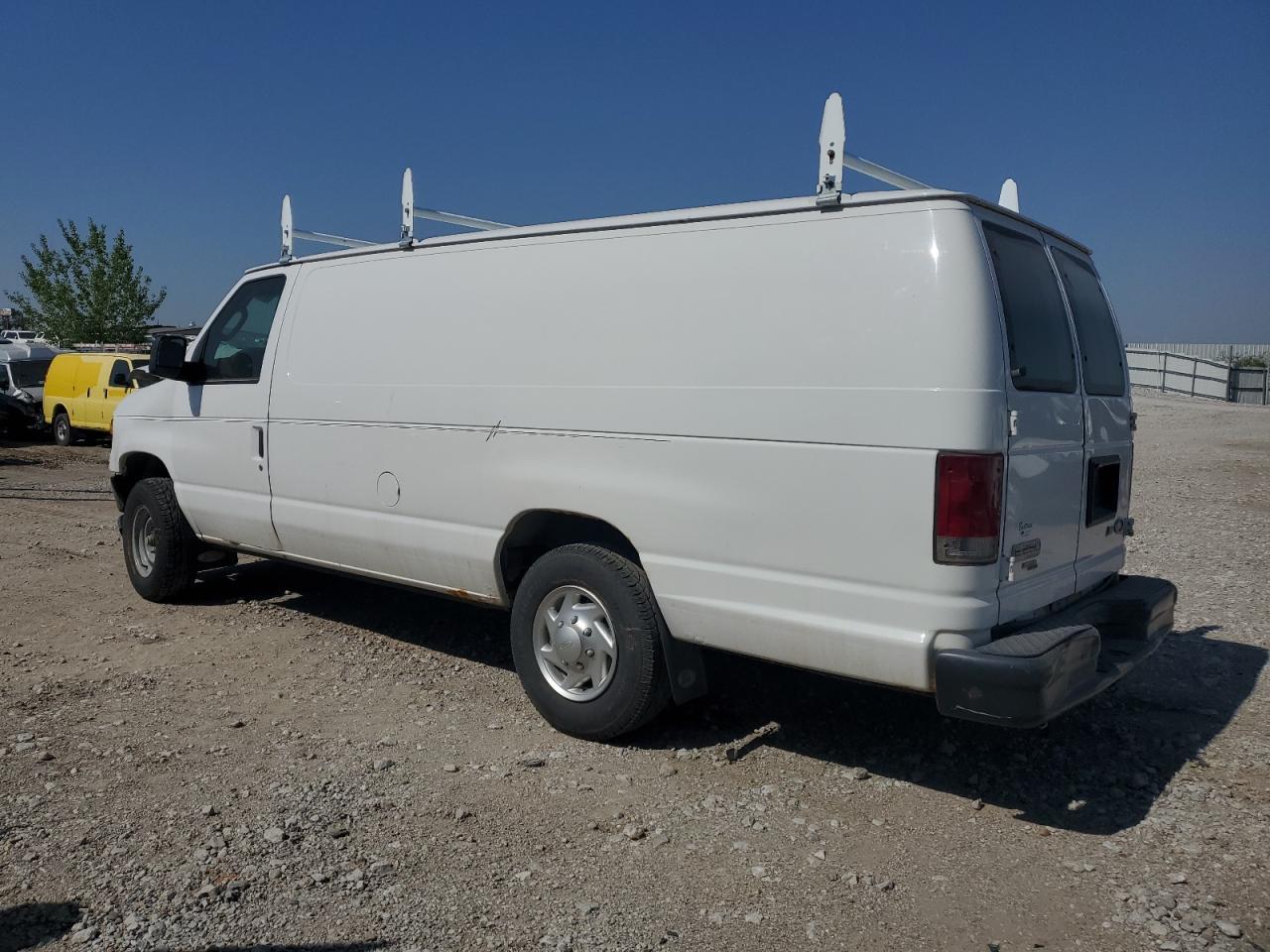 2011 Ford Econoline E250 Van - Фото 2