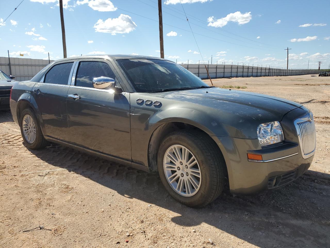2010 Chrysler 300 Touring - Image 4